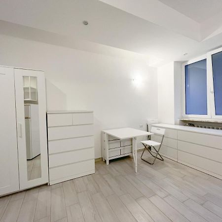 Confortable And Centrally Milan Flat Bagian luar foto