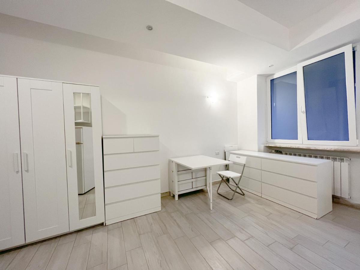 Confortable And Centrally Milan Flat Bagian luar foto