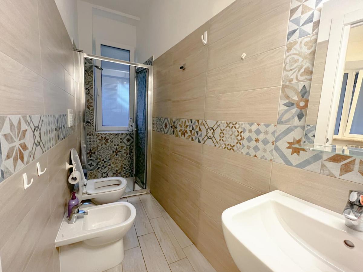 Confortable And Centrally Milan Flat Bagian luar foto